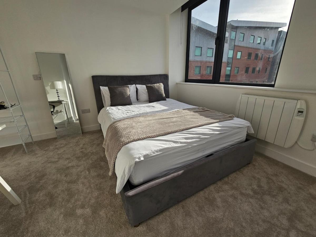 Brand New Trafford Apartment Manchester Kültér fotó
