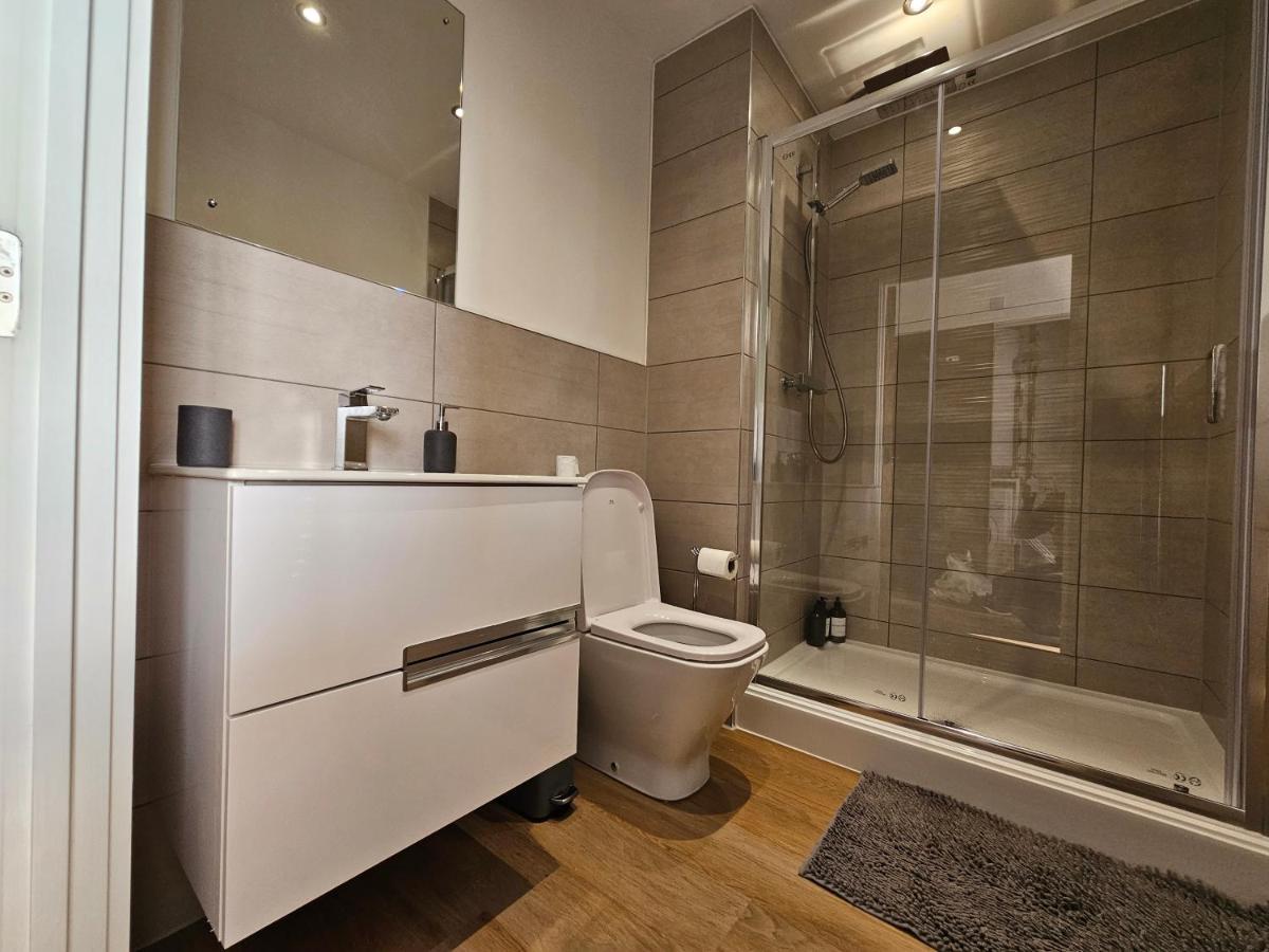 Brand New Trafford Apartment Manchester Kültér fotó